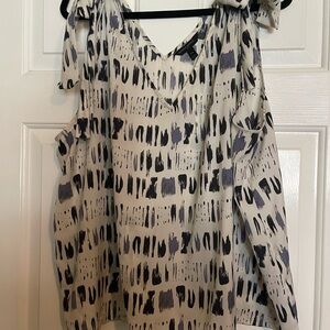 Banana Republic Blue and Cream Patterned Blouse